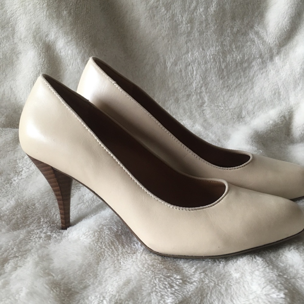 Caressa cream leather pumps